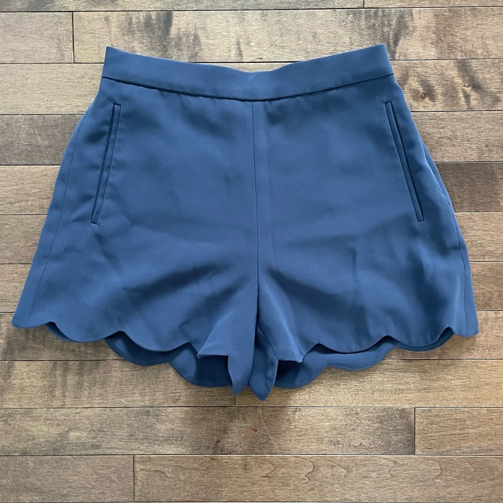 Aritzia Wilfred Scalloped Hem Shorts - Size 4 - Picture 2 of 6